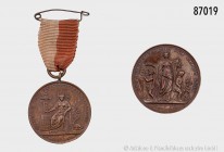 Konv. von 2 Medaillen, bestehend aus: tragbare Erinnerungsmedaille 1928, von Loos/Koenig, auf den 90. Mediziner-Konvent in Hamburg. 11,31 g; 30 mm. Mi...