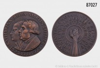 Bronzemedaille 1925, von R. Bosselt bei Lauer/Nürnberg, auf den 400. Hochzeitstag Katharina von Boras und Martin Luthers. 29,95 g; 43 mm. Slg. Whiting...