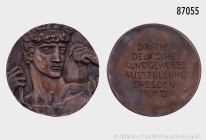 Dresden, Bronzegussmedaille 1906, von R. Guhr, auf die 3. Deutsche Kunstgewerbe-Ausstellung zu Dresden. Vs. Brustbild des Athleten Diadumenos nach hal...