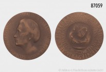 Bronzegussmedaille 1967, von Kunes, auf den 100. Geburtstag von Marie Curie. 52,24 g; 50 mm. Vorzüglich.
