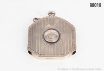 Parfumfläschchen, 935er Silber, ca. 1920er Jahre, monogrammiert. 19,8 g, 45 x 40 mm. Sehr guter Zustand.
