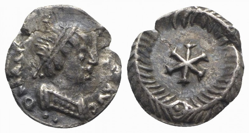 Ostrogoths, Theoderic (493-526). AR Half Siliqua (13mm, 1.32g). Ravenna, in the ...