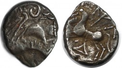 Quinar 2./1. Jhdt. v.Chr 
Keltische Münzen. GALLIA. Aedui. Quinar ca. 2./1. Jhdt. v.Chr, Kaletedou-Typ. Silber. 1.86 g. 14.0 mm. Castelin S.73 № 6825...
