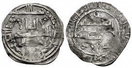 Caliphate. Hisham II. Dirham. 366 H. Al Andalus. (V-no cita). Ag. 2,81 g. Amir partido por símbolo en IIA. Rara. Almost VF. Est...90,00.