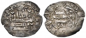 Caliphate. Hisham II. Dirham. 392 H. Medina Fez. (V-628). Ag. 2,51 g. Muhamad / Amir. Múltiples circulitos en IA y IIA. Muy escasa. Almost VF. Est...6...