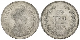 India. Baroda. Sayaji Rao III. 1 rupia. VS 1949 (1892). (Km-Y36). Ag. 11,40 g. Rare. XF. Est...125,00.