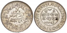 India. Kutch. Khengarji III. 5 kori. 1897 (VS 1953). (Km-Y37.5). Ag. 13,89 g. XF. Est...25,00.