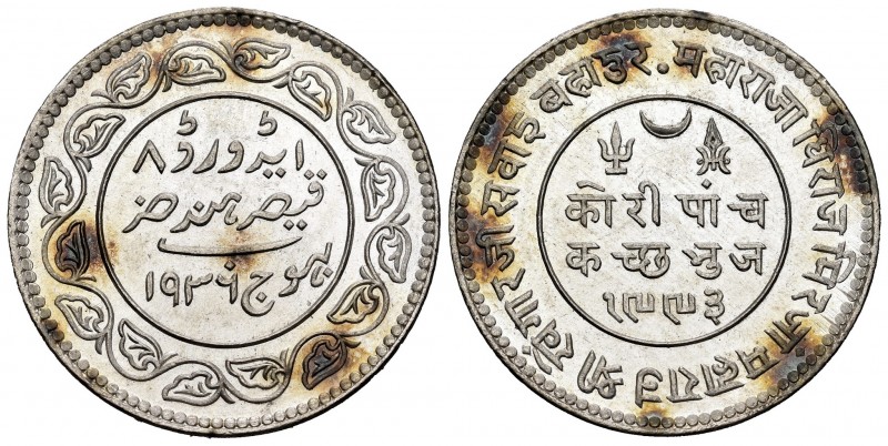 India. Kutch. Khengarji III. 5 kori. 1936 (VS 1993). (Km-Y67). Ag. 13,91 g. Manc...