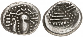 GRIECHISCHE MÜNZEN. INDIEN. - Saurastha und Gujarat. 
Drachme, um 950-1050 n. Chr. Stilisierter Kopf / Altar.
Mitch. NIS 424 4,17 g ss