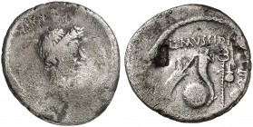 RÖMISCHE MÜNZEN. RÖMISCHE REPUBLIK. L. Mussidius Longinus. 
Denar, 42 v. Chr. Kopf von C. Iulius Caesar / Globus zwischen Ruder und Füllhorn, Caduceu...