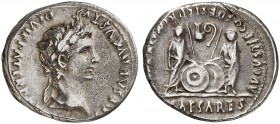 RÖMISCHE MÜNZEN. RÖMISCHE KAISERZEIT. Augustus, 27 v. Chr. - 14 n. Chr. 
Denar, Lugdunum. Rev. Gaius und Lucius Caesares.
RIC 207; C. 43 3,72 g ss...