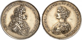 Leopold I., 1657-1705. 
Altvergoldete Silbermedaille o. J. (1690, unsigniert, von G. F. Hoffmann, 30,0 mm), auf die Krönung seiner Gemahlin Eleonore ...