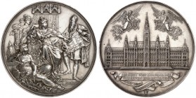 Franz Joseph I., 1848-1916. 
Silbermedaille 1883 (von A. Scharff, 72,1 mm), auf die Vollendung des neuen Rathauses in Wien. Thronende Vindobona zwisc...