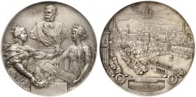 Franz Joseph I., 1848-1916. 
Silbermedaille 1898 (von A. Scharff, 59,6 mm) der Stadt Wien, auf das 50-jährige Regieruns­jubiläum. Kaiserbüste auf Soc...