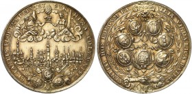 AUGSBURG. - Stadt. 
Altvergoldete, silberne Ratsmedaille 1626 (von D. Stadler, 44,1 mm). St. Ulrich und St. Afra über Stadtansicht / Wappen der zwei ...
