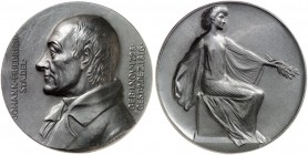 FRANKFURT. - Stadt. 
Eisengußmedaille o. J. (1905, von Kowarzik, 80,0 mm), auf den Bankier und Mäzen Johann Friedrich Staedel. Brustbild n. links / S...
