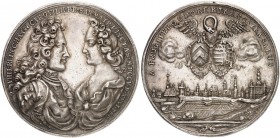 HANAU - MÜNZENBERG. Philipp Reinhard, 1685-1712. 
Silbermedaille 1705 (unsigniert, 53,0 mm), auf seine Hochzeit mit Charlotte Wilhelmine von Sachsen-...