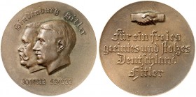 ZEITGESCHICHTE. 
Bronzemedaille 1933 (unsigniert, 36,1 mm), auf die Reichstagswahl am 5. März. Büsten von Hindenburg und A. Hitler n. links / Handsch...