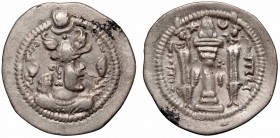 Sasanian, Drachm
Sasanidzi, Drachma
 Patyna, nalot. Srebro, waga 3,98 g. 

Grade: VF/VF+ 
 Cредневековые монеты