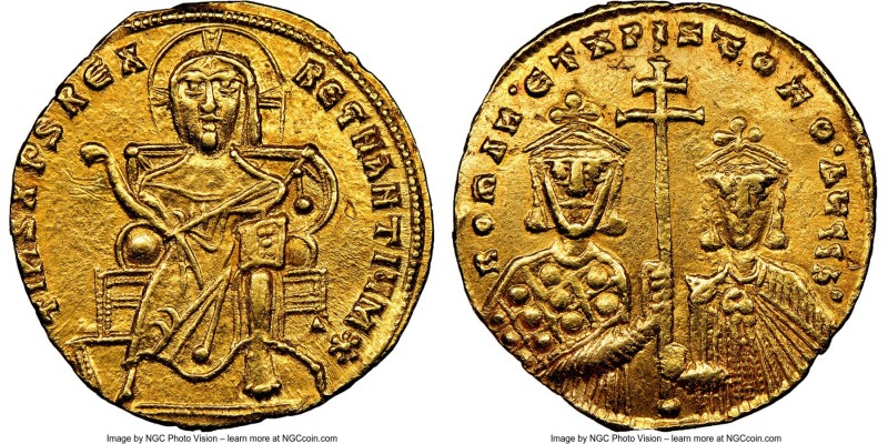 Constantine VII Porphyrogenitus (AD 913-959), with Romanus I Lecapenus. AV solid...