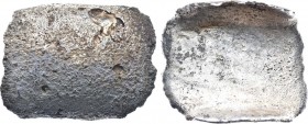 Платёжный слиток "закамского" серебра (изогнутый), XI-XII вв.

 Серебро. 241,13г. Длина 97,99 мм. Ширина 78,42 мм. Высота 6,2 мм. Высота изгиба крае...