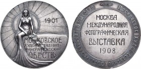 Медаль 1908 года. Московского художественно-фотографического общества к Международной фотографической выставке.

 Серебро. 41,75г. Диаметр 46 мм. Ро...