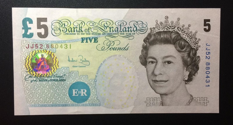 Great Britain, 5 Pounds, 2004, UNC,p391c
Sign: Bailey
Serial Number: JJ52 8804...