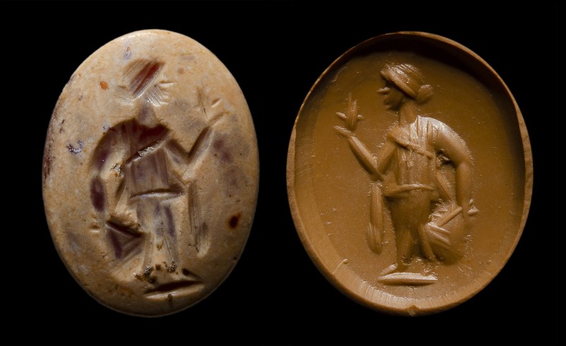 A roman burnt carnelian intaglio. Goddess.
2nd - 3rd century A.D.
9 x 13 x 3 m...