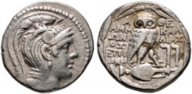 Attika. Athen 
Tetradrachme des neuen Stils 118-117 v. Chr. Magistrate Ammonios und Kallias. Ähnlich wie vorher, jedoch als Beizeichen zwei Fackeln. ...