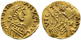 Merowinger. Anonym 
Tremissis (im Namen des Justinianus I. 527-565). D N IVSTINIANVS P AVG. Drapiertes Brustbild mit Diadem nach rechts / +VICTORIA A...