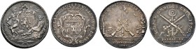 Frankreich-Königreich. Louis XV. 1715-1774 
Lot (2 Stücke): Jetonartige Silbermedaille 1741 der Academia Lugdunensis Sclopetaria sowie 1770 der Compa...