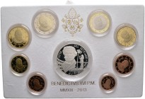 Italien-Kirchenstaat (Vatikan). Benedikt XVI. 2005-2013 
9-tlg. Kursmünzensatz (Proof set) 2013. 1 Cent bis 2 Euro sowie beiliegende Silbermünze zu 2...