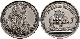 Anhalt-Bernburg-Harzgerode. Wilhelm 1670-1709 
Silbermedaille 1695 von G. Eichler, auf die Verleihung des dänischen Elefanten­ordens an den Fürsten. ...