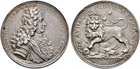 Baden-Durlach. Karl Wilhelm 1709-1738 
Silbermedaille 1709 von P.H. Müller, auf seinen Regierungsantritt. Brustbild des Markgrafen im Harnisch mit Al...