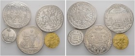 Nürnberg, Stadt. 
Lot (5 Stücke): Dukat 1632 (3,46 g), Silberabschlag vom Neujahrsdukat o.J. (1800/01; 2,75 g), Taler 1623 (Münzzeichen Stern), Taler...
