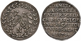 Nürnberg, Stadt. 
Silbermedaille 1579 unsigniert, auf das Kranzschiessen. Zweites und drittes Stadtwappen im Lor­beerkranz / Schrift und Jahreszahl. ...