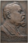 Nürnberg, Stadt. 
Einseitige, bronzierte Bleiplakette 1913 von Hummel, auf den Bankier, Landrat und Münzsammler Ernst Kohn (1843-1920). Dessen Brustb...