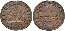 Nürnberg, Stadt. RECHENPFENNIGE 
Kupfer-Rechenpfennig o.J. von Wolf Lauffer (um 1554). Rechenmeister am Rechentisch / Alphabet in fünf Zeilen. Neuman...