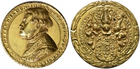 Sachsen-Coburg. Johann Ernst 1541-1553 
Altvergoldete Bronzemedaille 1550 unsigniert. Barhäuptiges Brustbild nach links / Dreifach behelmter, mehrfel...