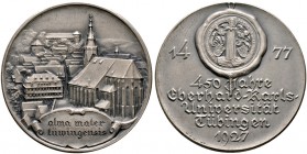 Tübingen, Stadt. 
Mattierte Silbermedaille 1927 von Mayer und Wilhelm, auf das 450-jährige Jubiläum der Universität. Stadtansicht / Universitätssiege...