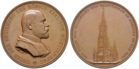 Württemberg. Karl 1864-1891 
Bronzemedaille 1890 von K. Schwenzer, auf die Vollendung des Hauptturmes am Ulmer Münster. Brustbild in Uniform und Herm...