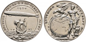 Medailleure. Goetz, Karl (1875-1950) 
Silbermedaille 1924. Auf die Ozeanfahrt nach Amerika des ZR III. Luftschiff über dem Schiff von Kolumbus / Adle...
