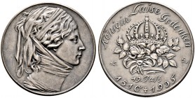 Medailleure. Goetz, Karl (1875-1950) 
Mattierte Silbermedaille 1935. Auf den 125. Todestag der preußischen Königin Luise (Gemahlin von Friedrich Wilh...