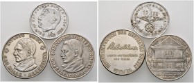 Drittes Reich. 
Lot (3 Stücke): Versilberte Bronzemedaille 1933/34 auf das Winterhilfswerk des Gaus Halle-Merseburg (35 mm), versilberte Bronzemedail...