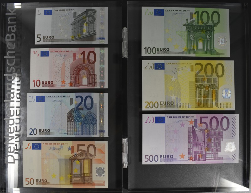 EURO: Acrylic block with an original set of the Euro banknotes with 5, 10, 20, 5...