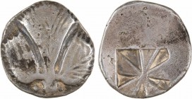 Sicile, Sélinonte, didrachme, 520-480 av. J.-C.
A/Anépigraphe
Feuille de persil
R/Anépigraphe
Carré creux quadripartite
TTB+. Argent, 21,0 mm, 8,...