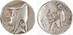Parthe (royaume), Arsacès Ier, drachme, Nisa ?
Tête à gauche d'Arsacès Ier
R/APΣAKOY
Archer assis à gauche, inscription araméenne KRNY à gauche, et...