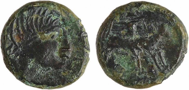 Vendée, bronze à la tête casquée et au cavalier, Ier s. av. J.-C
A/Anépigraphe...