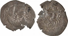 Coriosolites, statère de billon, classe IV au nez orné, c.80-50 av. J.-C.
A/Anépigraphe
Profil à droite, le nez doublé à droite par un ornement pour...