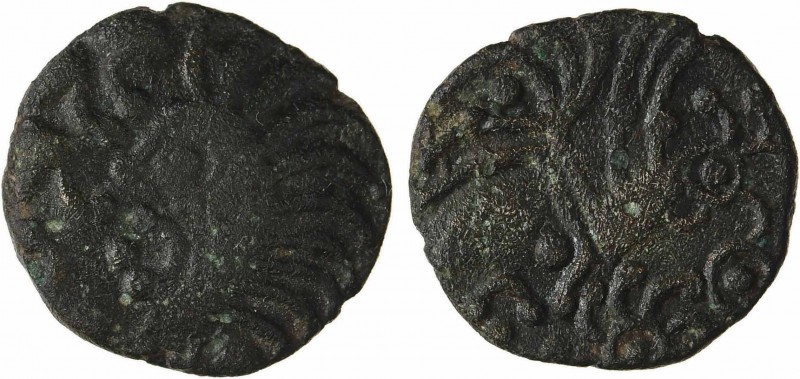 Bellovaques, bronze au coq, classe I, c.50-30 av. J.-C.
Profil à gauche, lunifo...